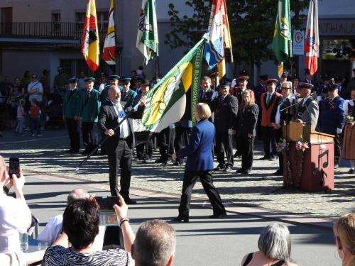 Fahnenübergabe
